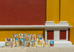 Vendita quadri tra le strade di Cartagena