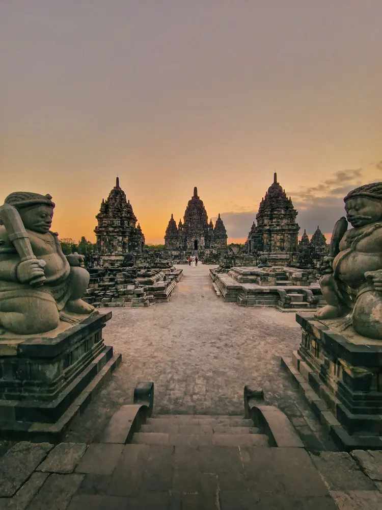 Yogyakarta-Prambanan-al-tramonto